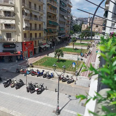 Nava In The Center Of Salonicco